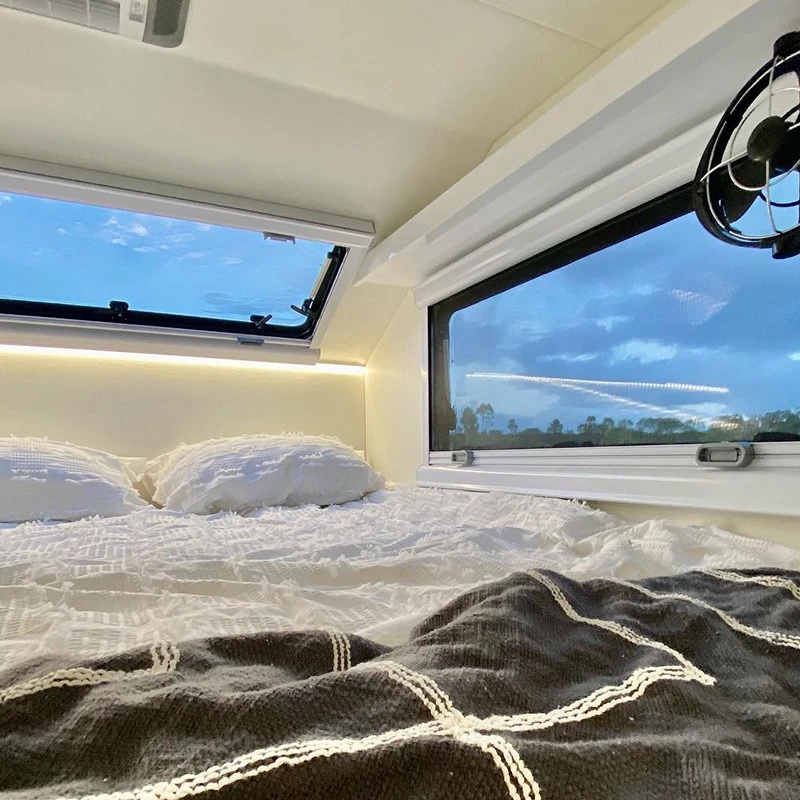 SPORTHJÓLHÝSI BLAKKUR 2A-MAX UP Verð frá 12.980.000KR