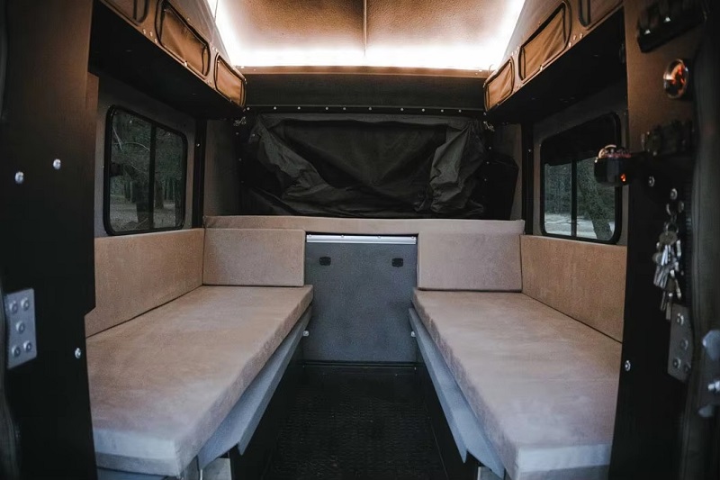 SPORTHJÓLHÝSI  BLACK MOUNTAIN SPOTR R780 Frá 6.989.000kr