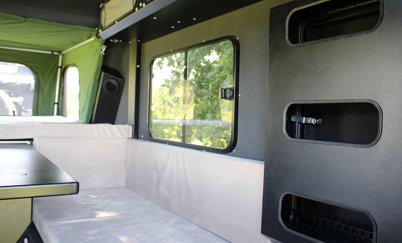 SPORTHJÓLHÝSI  BLACK MOUNTAIN SPOTR R780 Frá 6.989.000kr