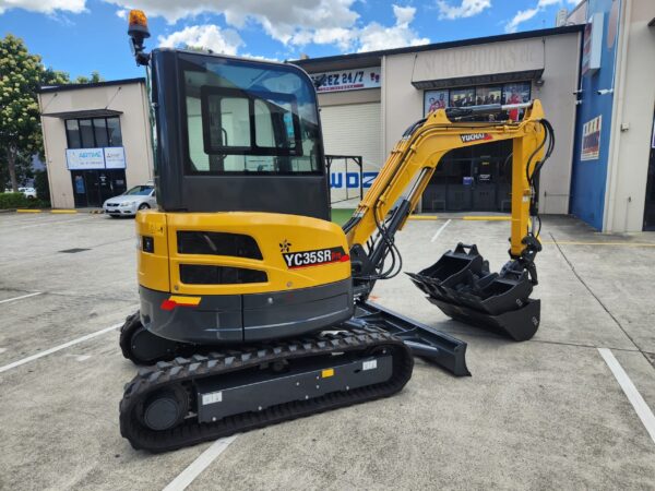 SMÁGRAFA YUCHAI YC-35SR