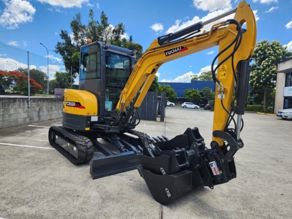 SMÁGRAFA YUCHAI YC-35SR