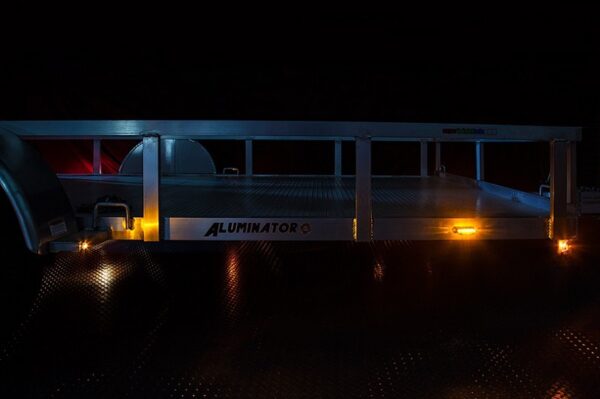 KASTARAR OG LJÓS Á BÍLA OG VINNUVÉLAR Senda fyrirspurn